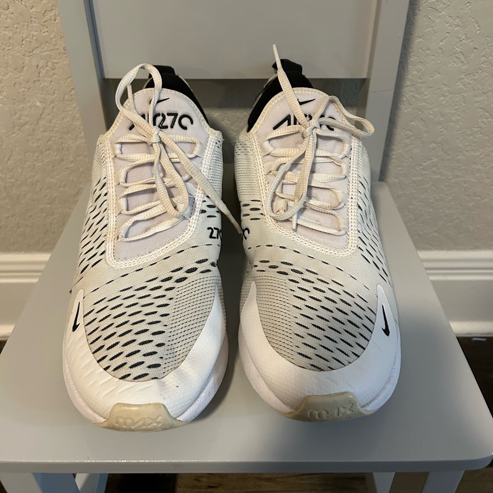 NIKE 270’s